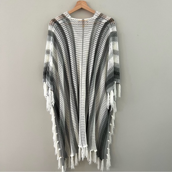 Crochet Striped Poncho Badgley Mischka Coverup Crochet One Size Boho Tassel - Picture 3 of 4